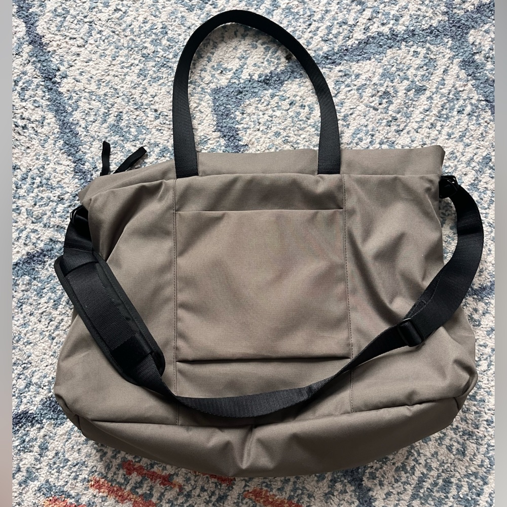 Everlane ReNew Transit Weekender